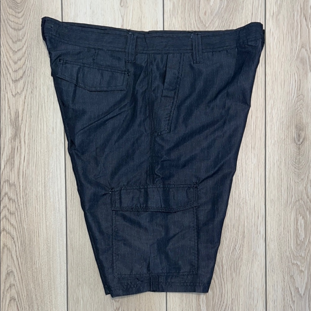 🛍️ 3 for $20 🛍️ - NWOT - Black Striped Cargo Shorts with Sturdy Cotton Blend - Picture 3 of 6